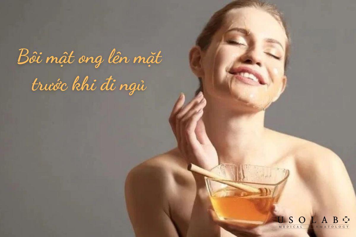 Cách bôi mật ong lên mặt trước khi đi ngủ giúp sáng da giảm mụn - ảnh 2