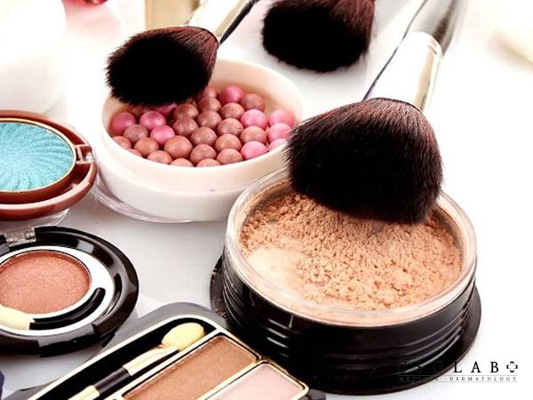 Sử dụng phấn phủ có hại da không? Bảo về làn da trước lớp makeup - ảnh 1