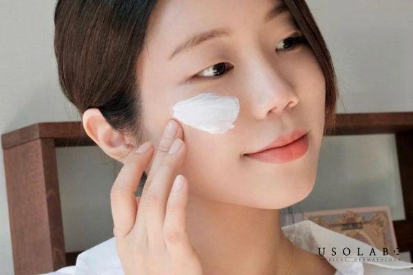Bôi collagen trước, sau đó mới thoa kem chống nắng