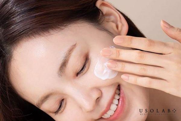 Collagen và kem chống nắng đóng vai trò vô cùng quan trọng giúp duy trì làn da săn chắc