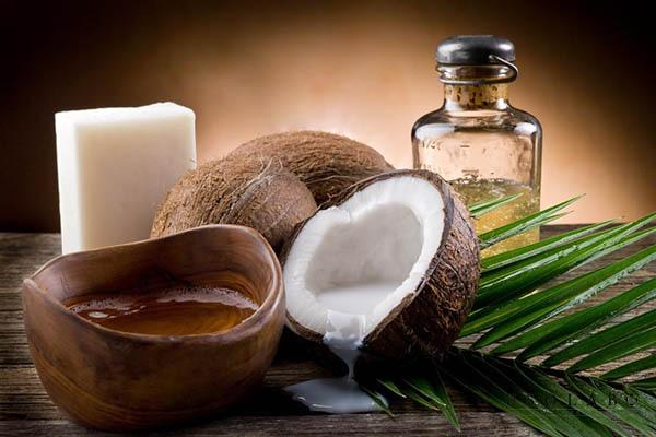 Dầu dừa giúp khắc phục mặt bị nổi mẩn đỏ và ngứa 