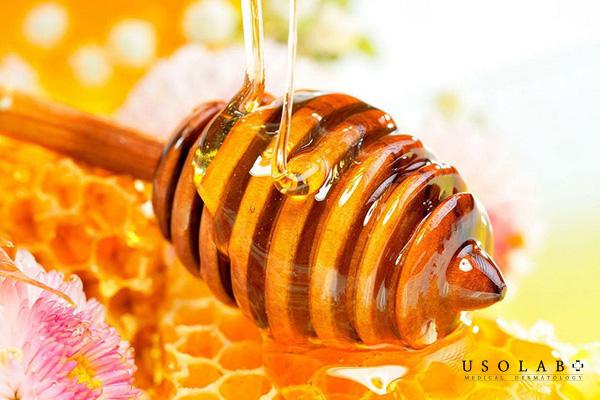 Mật ong giúp khắc phục mặt bị nổi mẩn đỏ và ngứa 