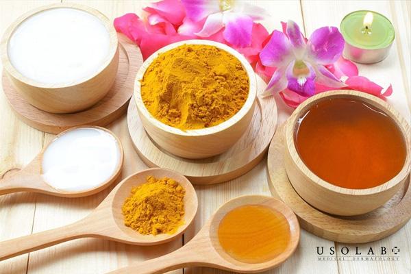 Nghệ hoạt chất curcumin két hợp với mật ong giúp trị vết thâm