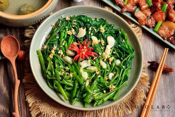 Sau nặn mụn không ăn rau muống 