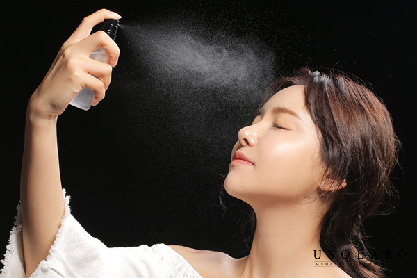 Xịt khóa nền giúp cố định lớp trang điểm