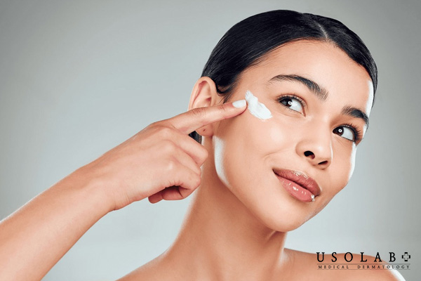 Hướng dẫn bôi lại kem chống nắng cho da khô