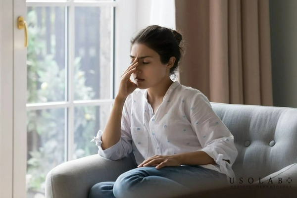 mụn dưới cằm