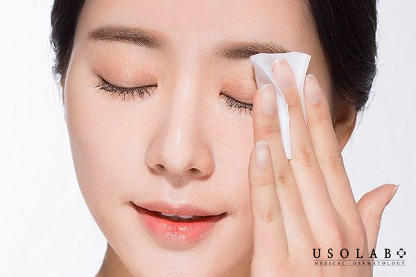 Nước tẩy trang cho da khô có gây kích ứng không