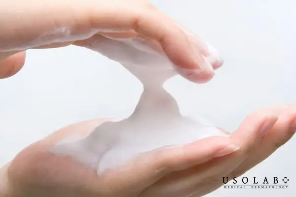 Sữa rửa mặt kiềm dầu có thể gây khô da nếu sử dụng không đúng cách hoặc dùng quá nhiều.