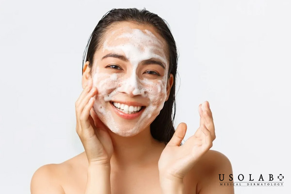 Sữa rửa mặt dịu nhẹ hoàn toàn có khả năng làm sạch da