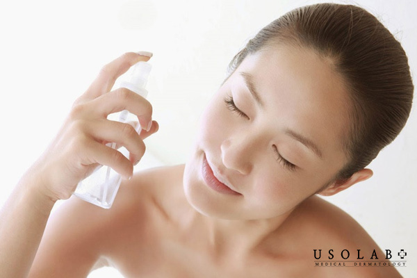 Xịt khoáng giúp cấp ẩm tức thì mà còn mang lại nhiều lợi ích cho làn da mụn