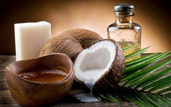 Dưỡng trắng da body bằng dầu dừa