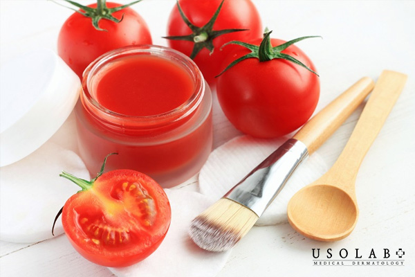 Mặt nạ cà chua làm mát và hỗ trợ trắng da