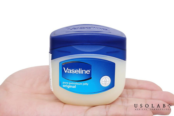 Vaseline có thể giúp da trông sáng hơn theo cách gián tiếp