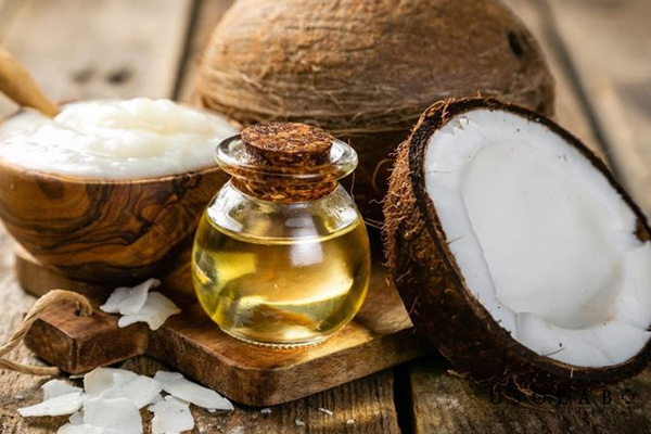 Vì dầu dừa có chứa axit lauric và axit capric