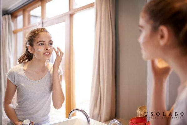 Mùa hè có cần dùng kem dưỡng ẩm không? Câu trả lời của bác sĩ da liễu là CÓ