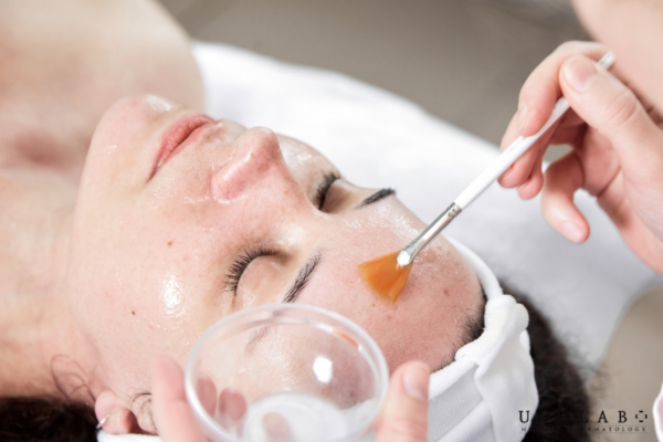 Là làn da đang trong quá trình điều trị chuyên sâu Là làn da đang trong quá trình điều trị chuyên sâu