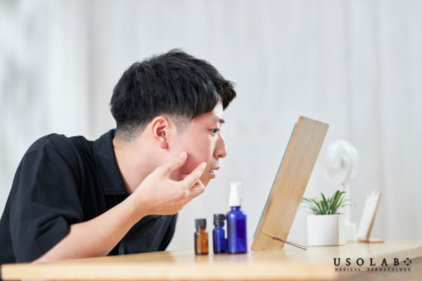 Phù hợp với nhiều nền da khác nhau nhờ khả năng cấp ẩm vừa đủ, làm dịu Phù hợp với nhiều nền da khác nhau nhờ khả năng cấp ẩm vừa đủ, làm dịu