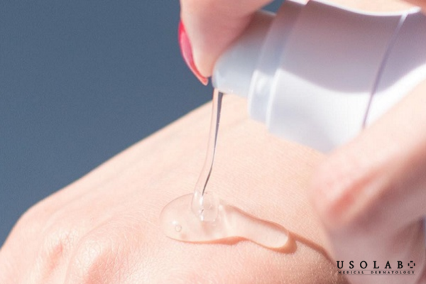 Sữa rửa mặt được thiết kế để làm sạch da theo cơ chế dịu nhẹ – chọn lọc, loại bỏ bụi bẩn