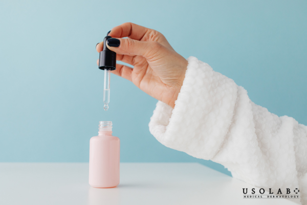 là sản phẩm chăm sóc da có kết cấu lỏng nhẹ, chứa nồng độ cao các hoạt chất sinh học