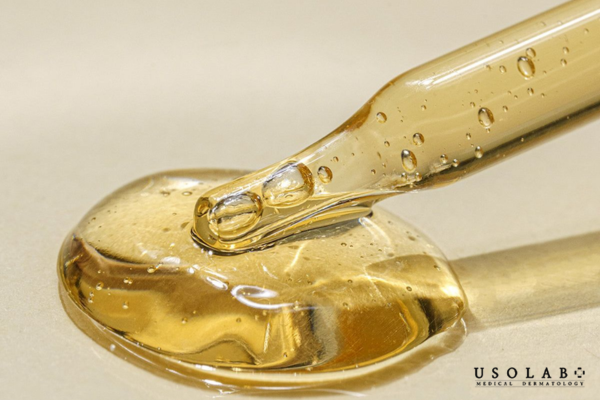 Serum vitamin C bị vàng ngay từ đầu có thể xuất phát từ nhiều nguyên nhân Serum vitamin C bị vàng ngay từ đầu có thể xuất phát từ nhiều nguyên nhân