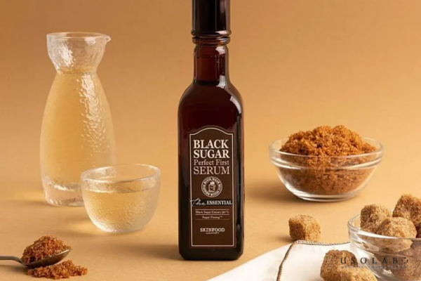 Chiết xuất đường đen (Black Sugar Extract), hyaluronic Acid hoặc Glycerin Chiết xuất đường đen (Black Sugar Extract), hyaluronic Acid hoặc Glycerin