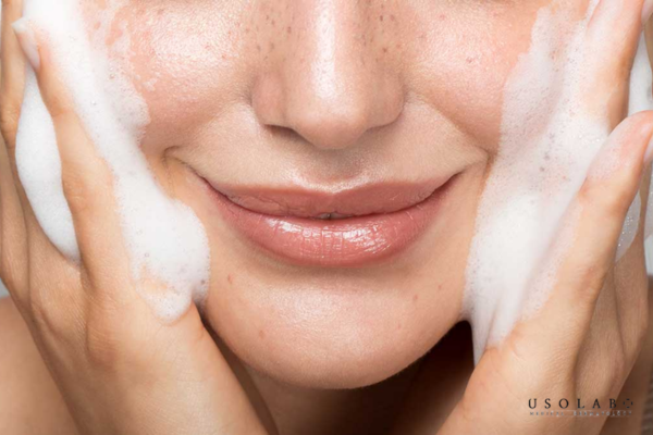 Một trong những cách cải thiện da khô hiệu quả nhất là bắt đầu từ bước làm sạch