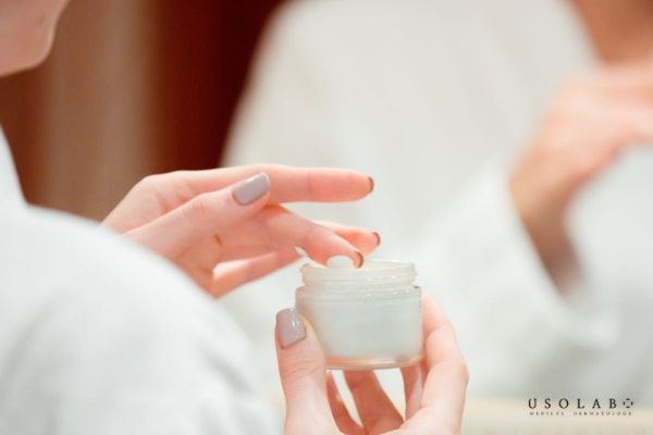 Bạn cần những sản phẩm giàu dưỡng chất, chứa ceramide, shea butter hoặc squalane