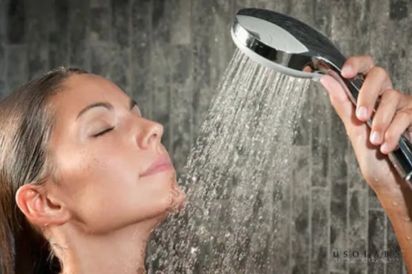 Tắm bằng nước ấm thay vì nước nóng