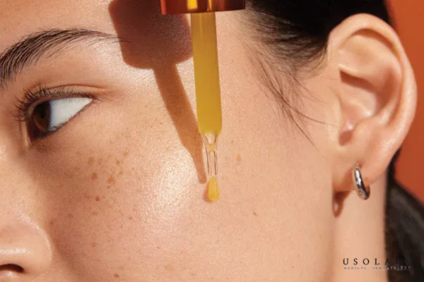 Không phải ngẫu nhiên mà Vitamin C xuất hiện trong hầu hết các routine skincare hiện đại