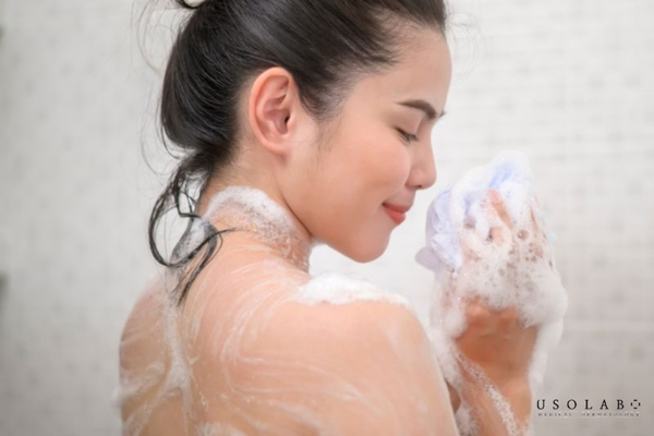 kem make up body cho khách sau tắm trắng tại spa